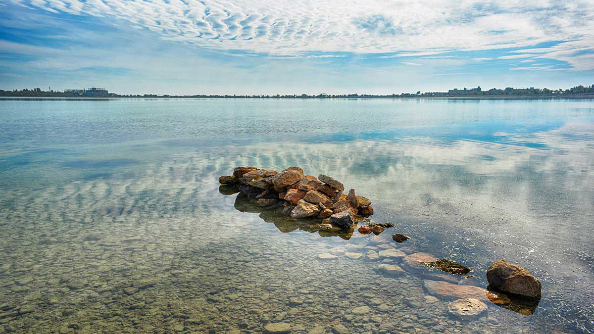 Берег Мойнакського озера в окупованій Євпаторії забудують багатоповерхівками